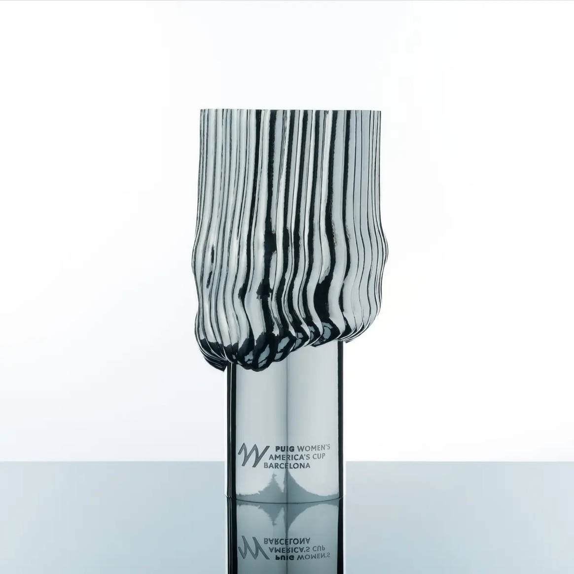 Trofeo diseñado por Patricia Urquiola para la Puig Women’s America’s Cup.