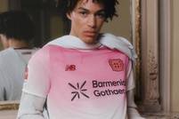 New Balance onthult eerste Bayer 04 Leverkusen Away Shirt voor seizoen 2025/26 