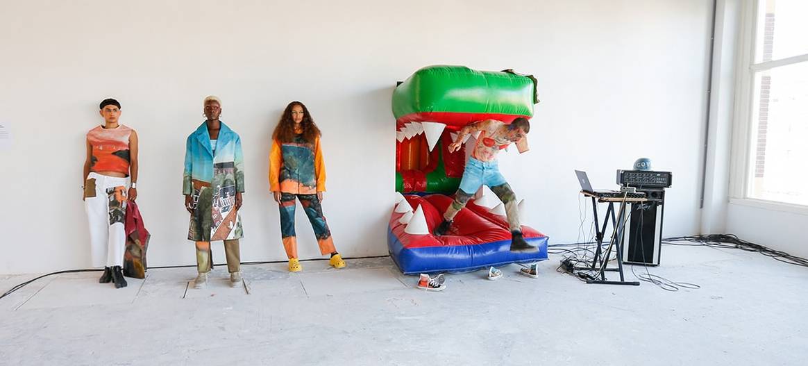 Performance ‘Blank Canvas’,
Vivian Zandhuis. Foto: Team Peter Stigter