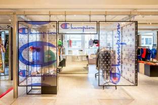 Champion ouvre un pop-up store chez Selfridges