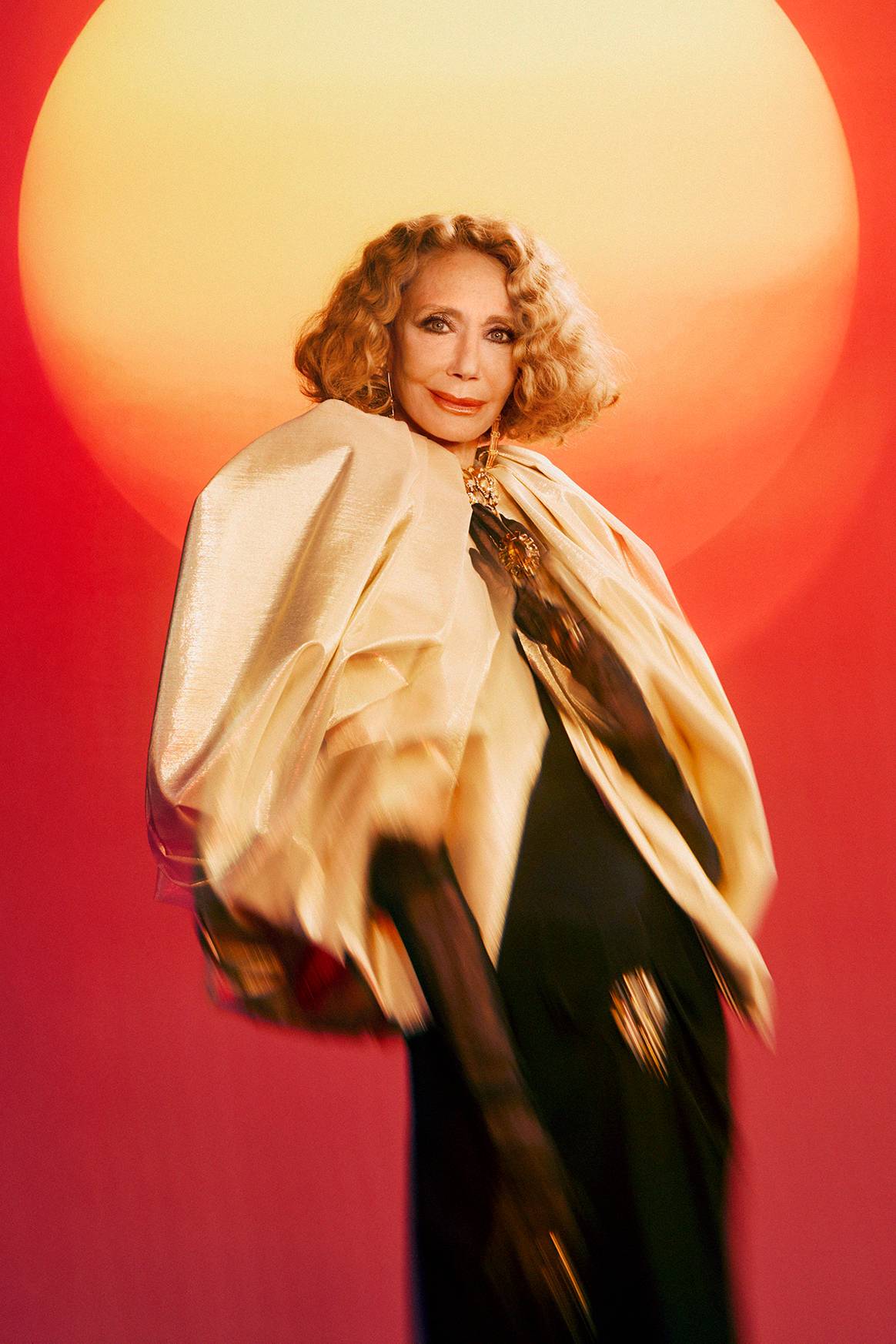 Photography from the camp of the collection capsule “The House of Marisa Berenson”, designed by Marisa Berenson for Zara.