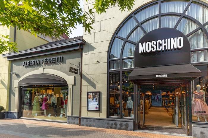 McArthurGlen: OFF WHITE, Moschino, Pinko und Alberta Ferretti – neue Luxusmarken im Designer Outlet Roermond