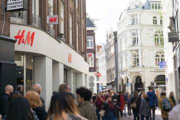 Detailhandel plust in november, kleding- en schoenenwinkels zien omzet teruglopen