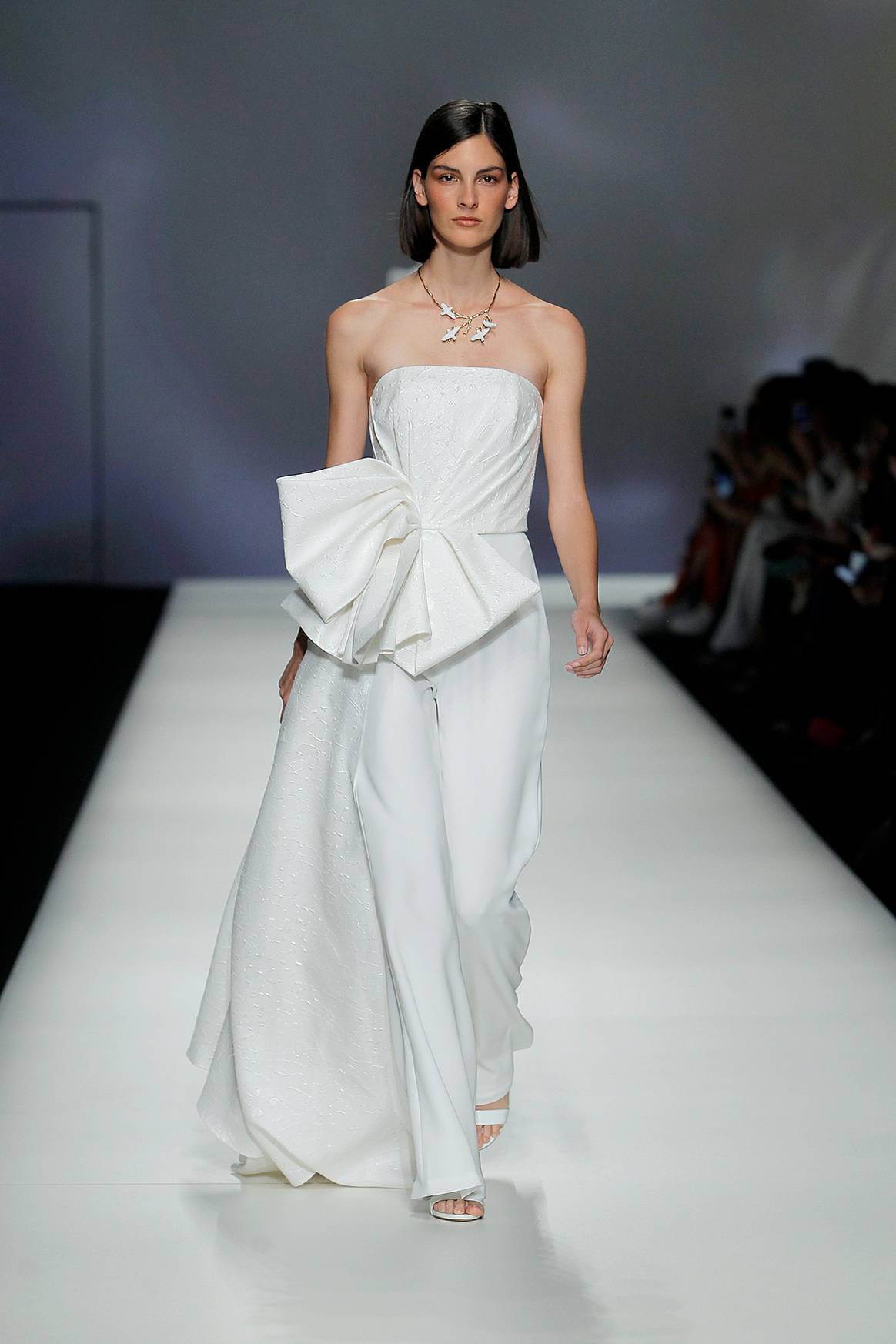 Photo Credits: Desfile de Isabel Sanchis durante la edición de 2022 de Barcelona Bridal Fashion Week. BBFW, fotografía de archivo.