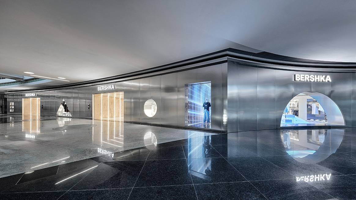 Tienda de Bershka diseñada por OMA en el centro comercial Marineda City de La Coruña, Galicia (España).