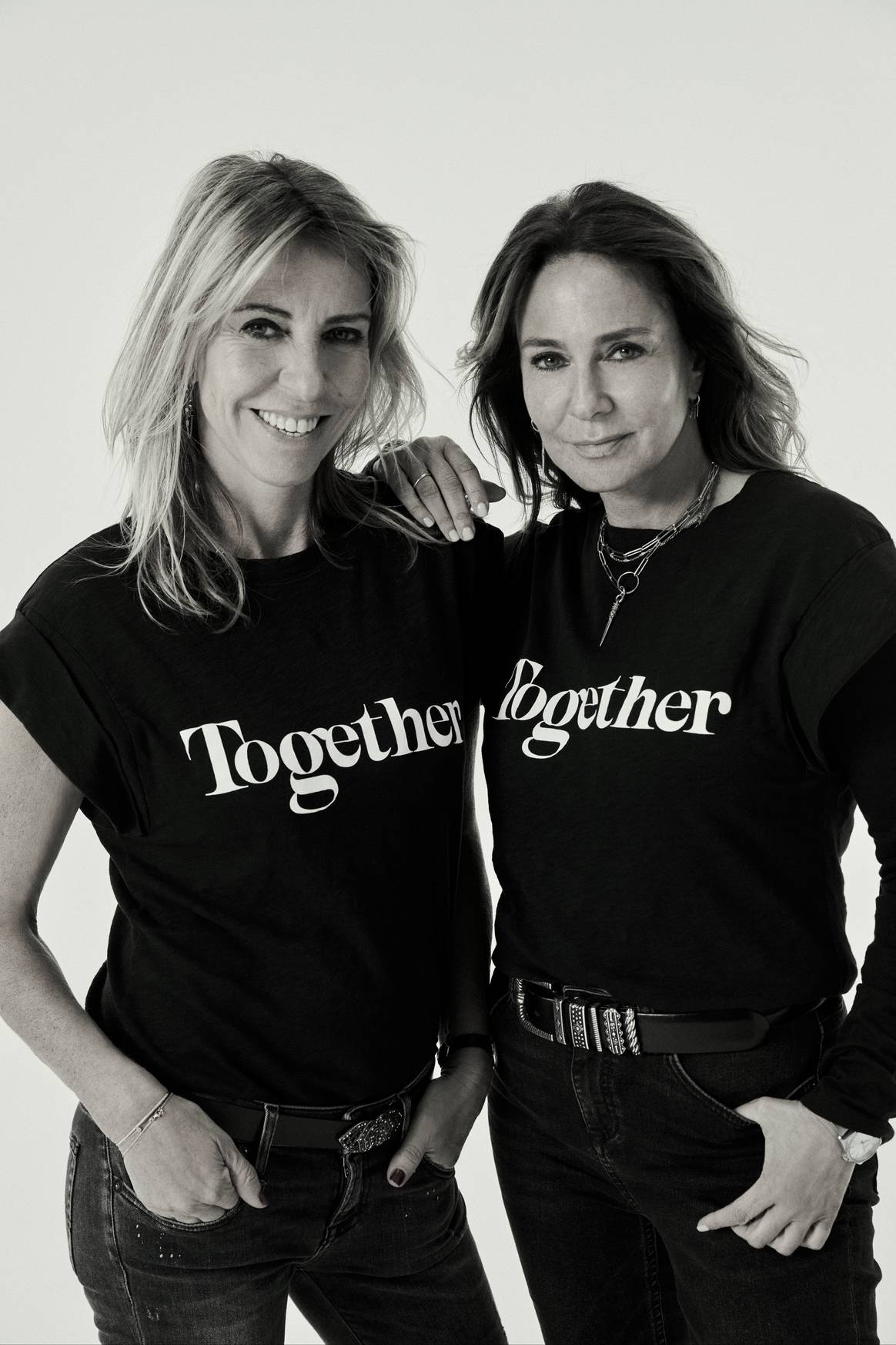 Barbara Boccara & Sharon Krief, fondatrice de Ba&sh porte le t-shirt  « Together » dont les ventes permettront de financer l'association de lutte et de sensibilisation contre les violences conjugales « 125 et après ».