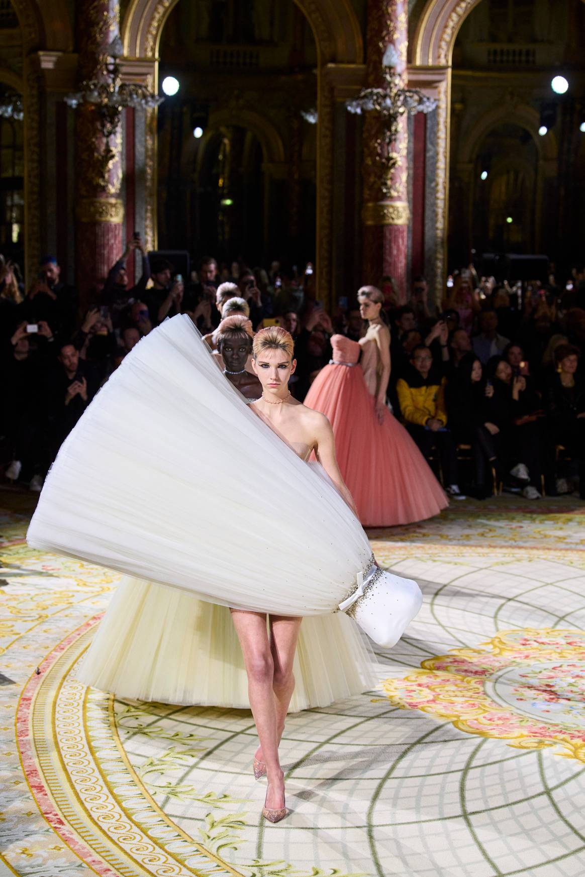 Couture in Bildern: Viktor&Rolf F/S23, Haute Couture via Launchmetrics Spotlight