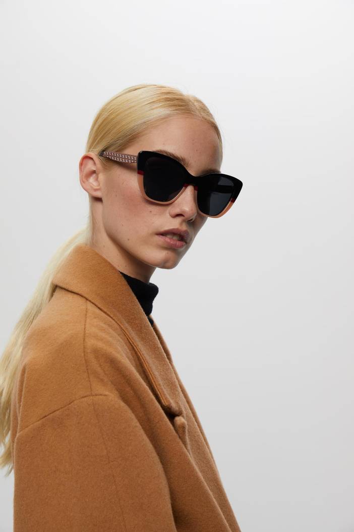 Gafa con tendencia a pico marrón oscuro y camel | Dolores Promesas