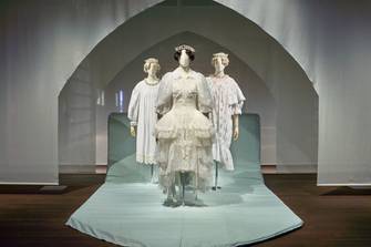MoMu belicht de meisjestijd in een nieuwe expo: ‘GIRLS. Over verveling, rebellie en opgroeien’