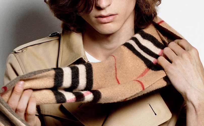 Burberry rejuvenece en Londres con la primera colección de Riccardo Tisci