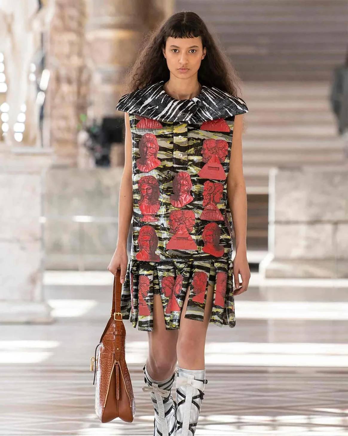 Louis Vuitton cierra Paris Fashion Week con un desfile en el Museo del Louvre al ritmo de Daft Punk