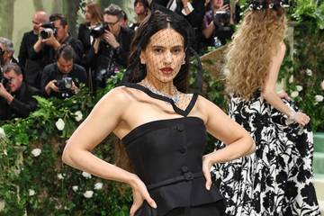 Rosalía, de Dior en la Gala del Met