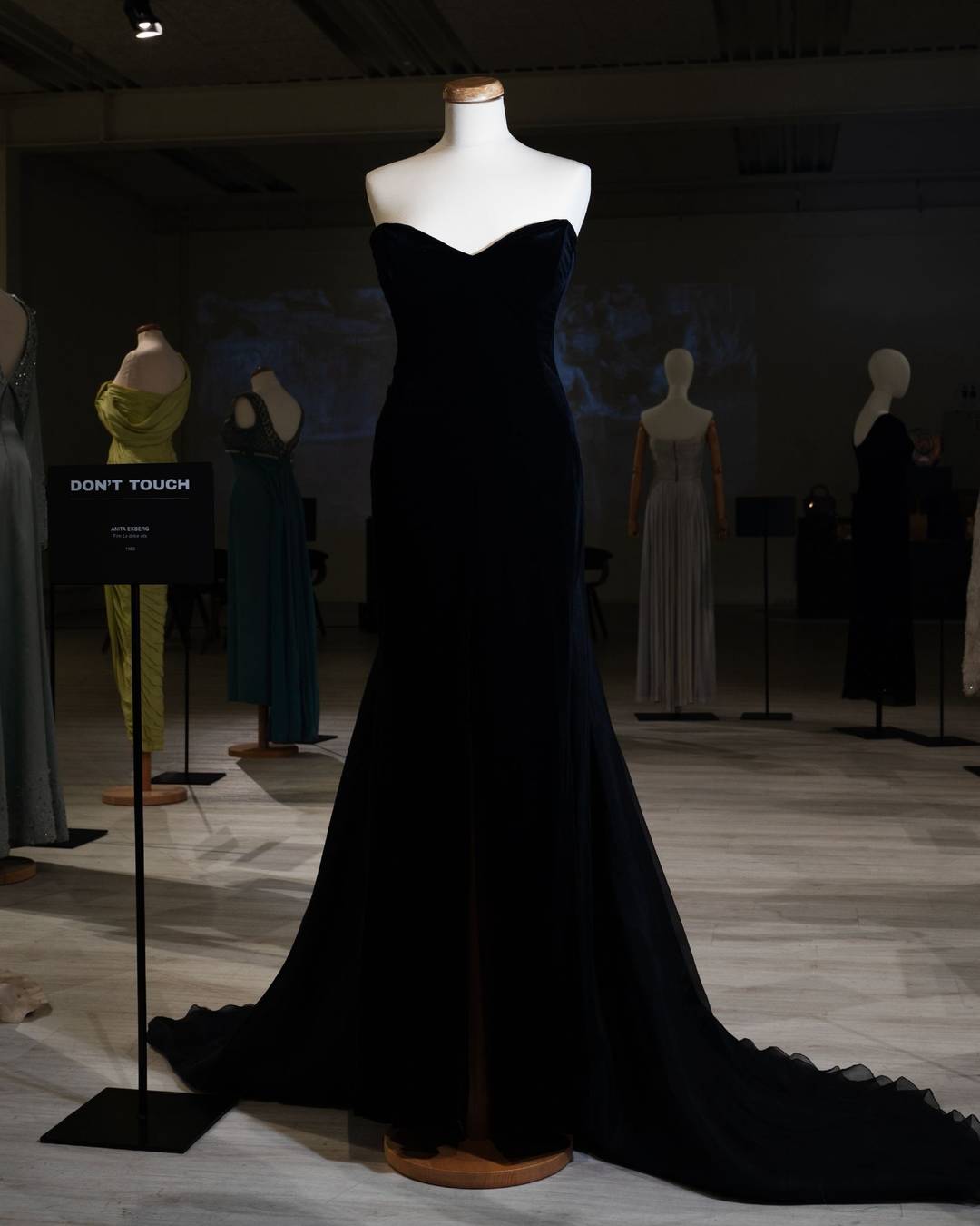 L'abito Gattinoni indossato da Anita Ekberg nella Dolce Vita