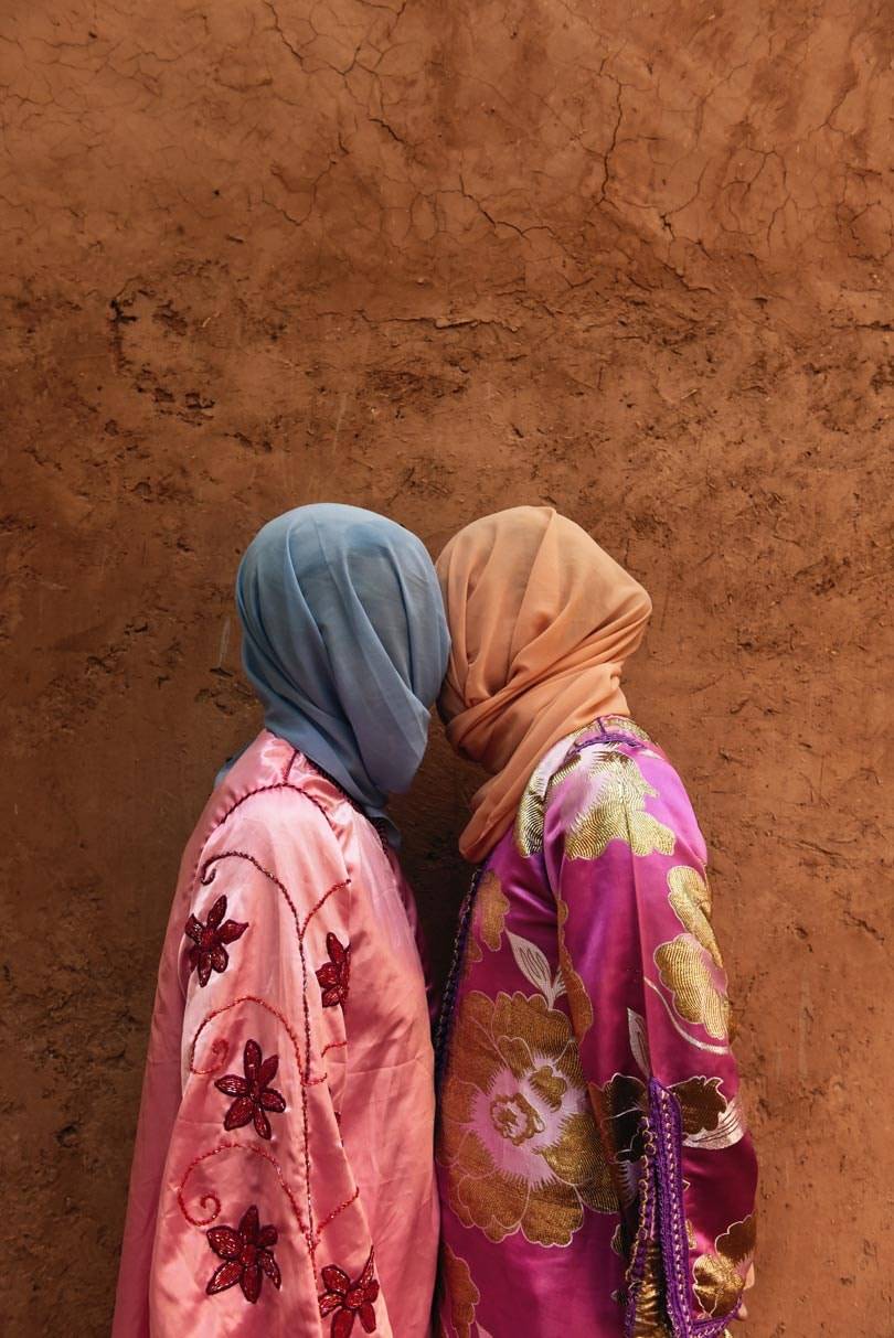 Mousganistan: de eerste solo-expositie van de modefotograaf Mous Lamrabat