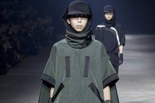 Moda en París: Kenzo protector, Céline de zapatillas, Chloé hippy
