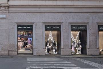 Armani n'exclut plus une vente de son empire dans le cadre de sa succession