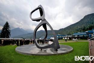 Luxottica's Q1 sales hit by bad weather in Europe