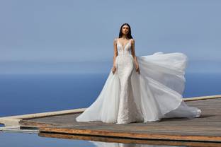 Pronovias presents the new ‘Premiere’ collection