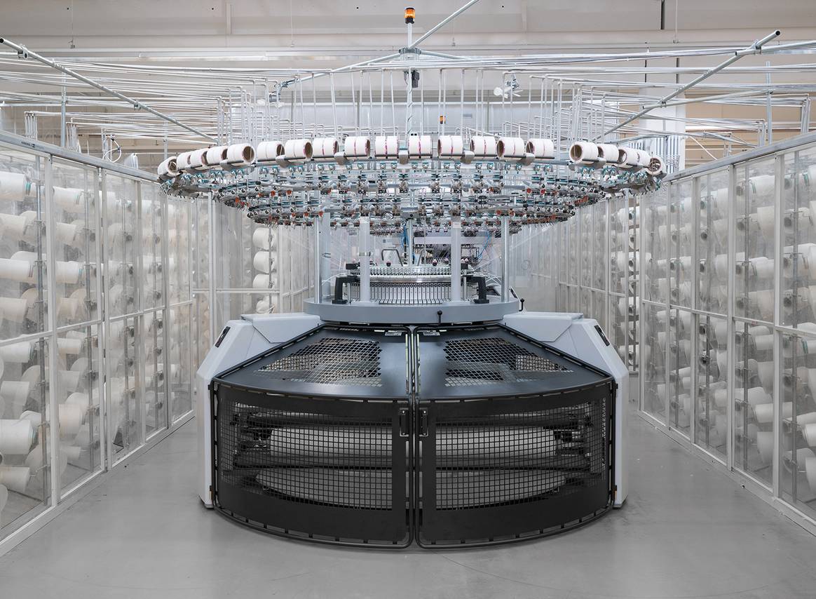 Rund 100 Rundstrickmaschinen sind bei Mey in Albstadt im Einsatz.