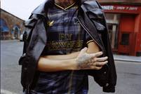 Lyle & Scott viert voetbalcultuur met eerste samenwerking met Fly Nowhere