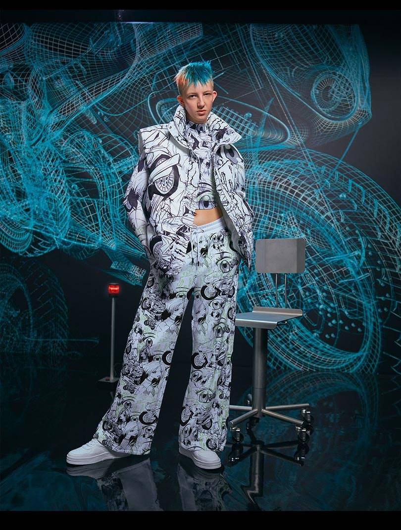 Ya está aquí la nueva colección de Billie Eilish para Bershka: prendas “genderless”, mascarillas e ilustraciones manga