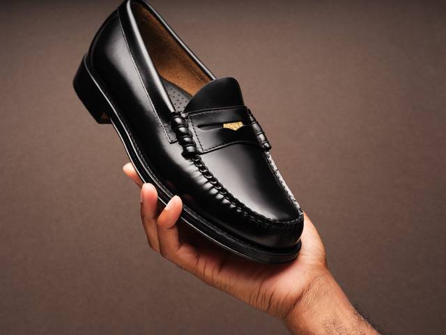 G.H Bass fête, en 2022, les 85 ans de la Penny Loafer Weejuns, la première paire  de la marque développée en 1936. Crédit : G.H Bass