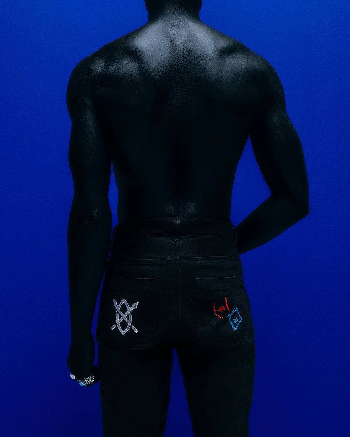 Kijken: De eerste collectie van Daily Paper x Bonne Suits