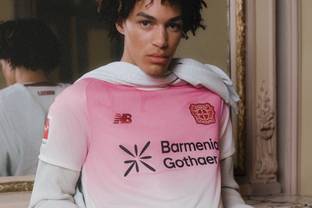 New Balance onthult eerste Bayer 04 Leverkusen Away Shirt voor seizoen 2025/26 