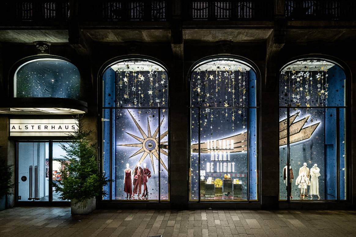 Weihnachtliches Schaufenster - Alsterhaus