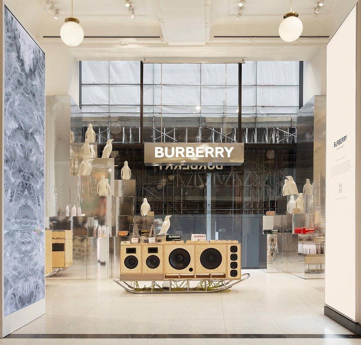 Burberry : une installation immersive chez Selfridges