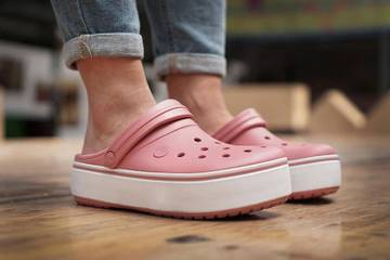 Crocs to give free shoes to US healthcare workers