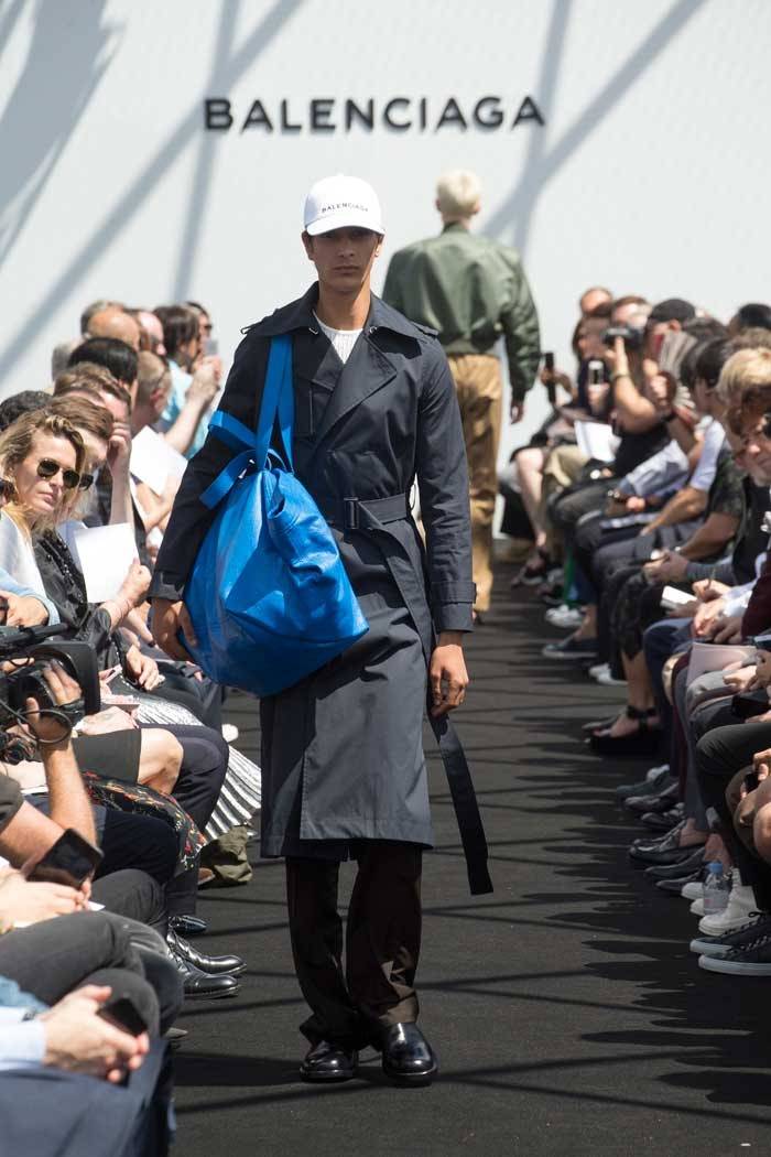 Balenciaga debutó en moda masculina apelando a los códigos del fundador