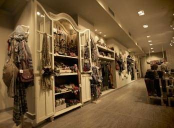 Almatrichi inaugura flagship store en Barcelona