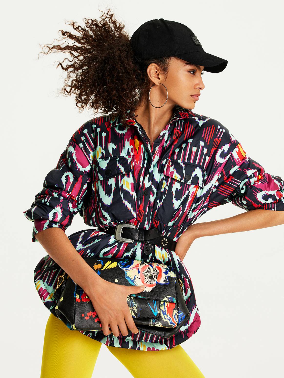 Photo Credits: Desigual x Monsieur Christian Lacroix, colección cápsula athleisure para la temporada Otoño/Invierno 2021/2022.