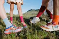 HOKA en StudioPROBA werken samen aan een vrolijke, artistieke sneakercollectie 