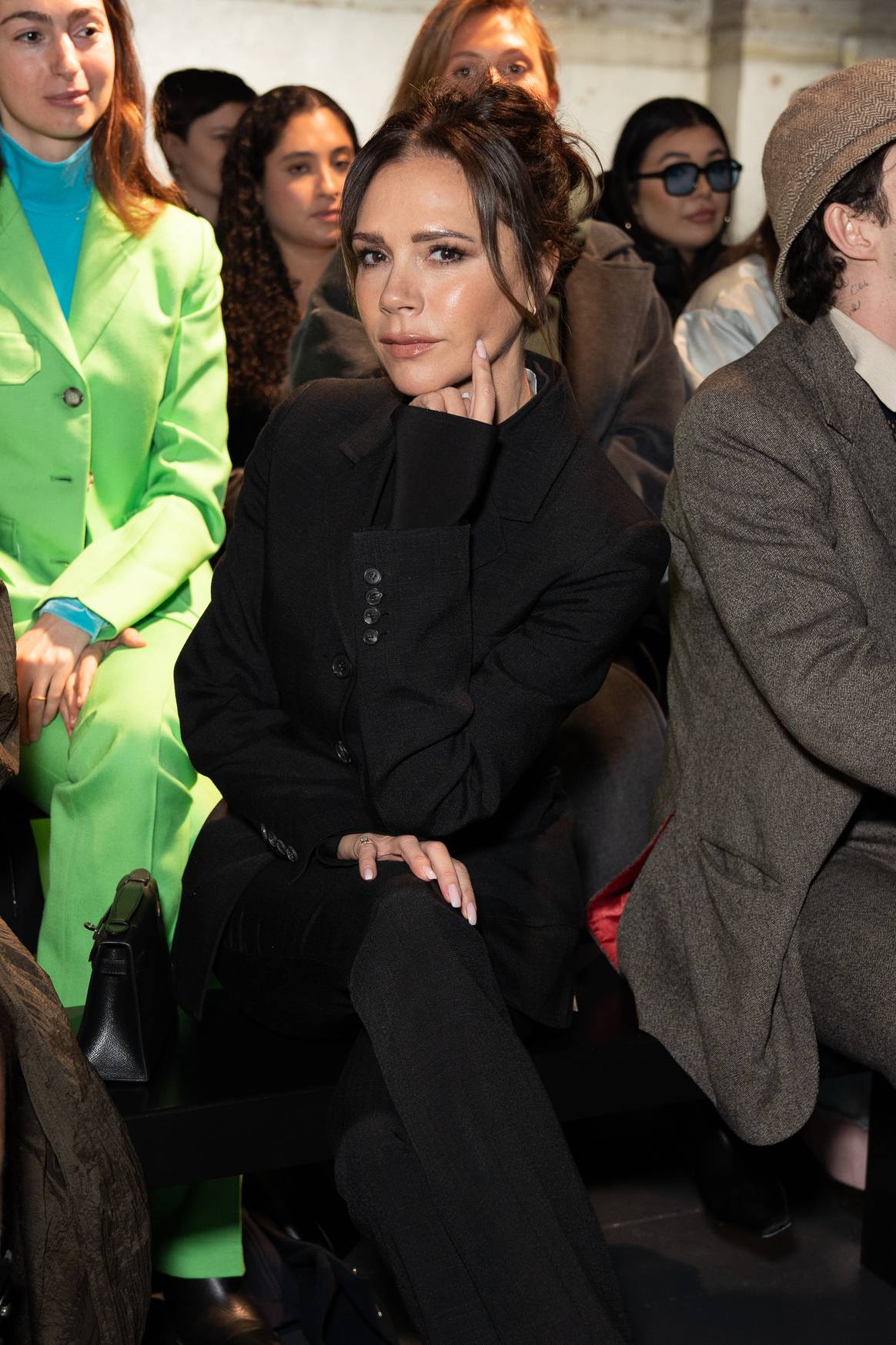 Imagen: Victoria Beckham en el front row de Supriya Lele FW22, por Chris Yates