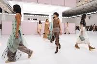 Fendi sfila con la collezione uomo e donna a Milano, a settembre