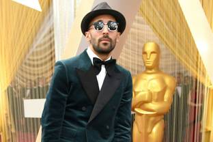 Bonbonrosa und schlichtes Schwarz: Trends vom roten Teppich der Oscars