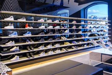 Чистая прибыль Nike упала в 2,2 раза