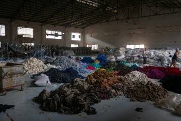 Le Ghana asphyxié par les déchets textiles