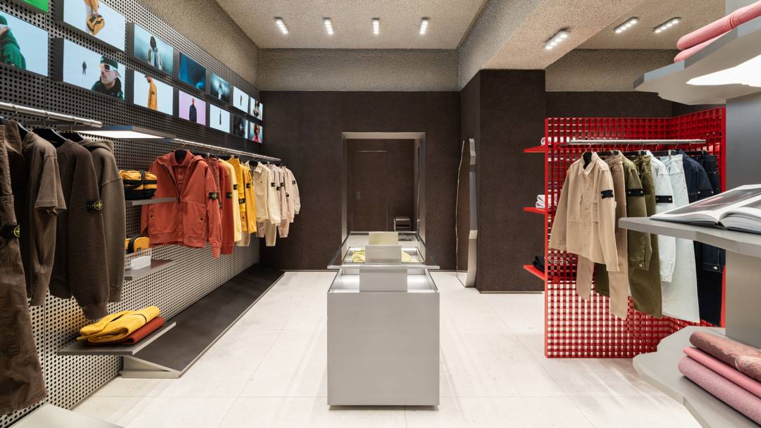 L'interno del nuovo negozio Stone Island