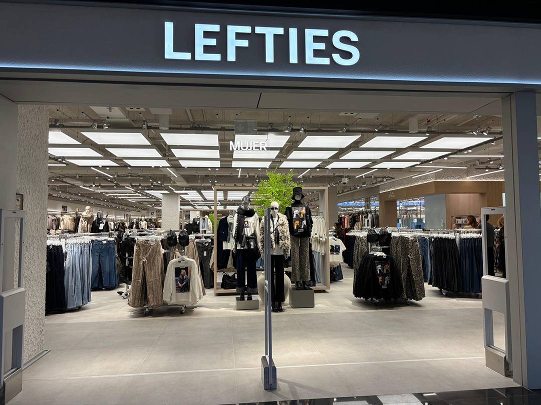 Tienda de Lefties en el centro comercial N4 de Écija, Sevilla (España).