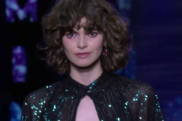 Vídeo: Las prendas FW22 de Lola Casademunt by Maite contagian la fiebre del sábado noche en la MBFWMadrid