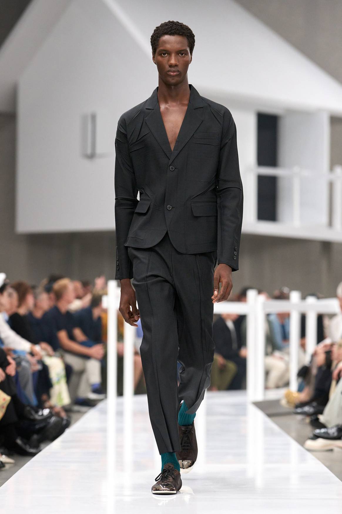 Prada, colección “Closer” de moda-hombre, para la temporada Primavera/Verano 2025.