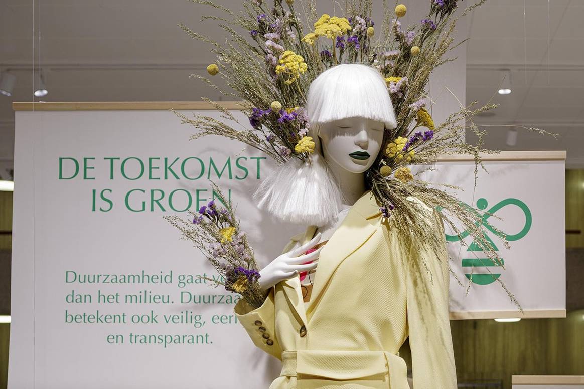 Nationale Zaaidag: De Bijenkorf deelt 40.000 zakjes bloemzaad uit om de bij te helpen