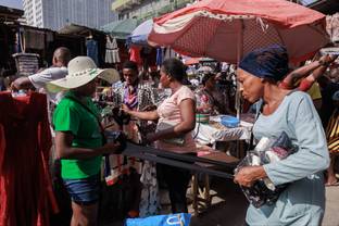 In Nigeria wordt traditionele adire-textiel bedreigd door Chinese namaak