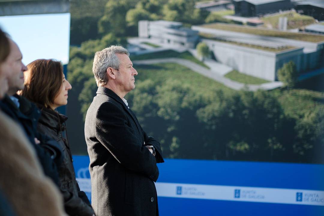 Alfonso Rueda, presidente de la Xunta de Galicia, durante el acto de presentación del proyecto de la primera planta pública de clasificación de residuos textiles de Galicia, el 5 de febrero de 2025 en Cerceda, La Coruña (España).