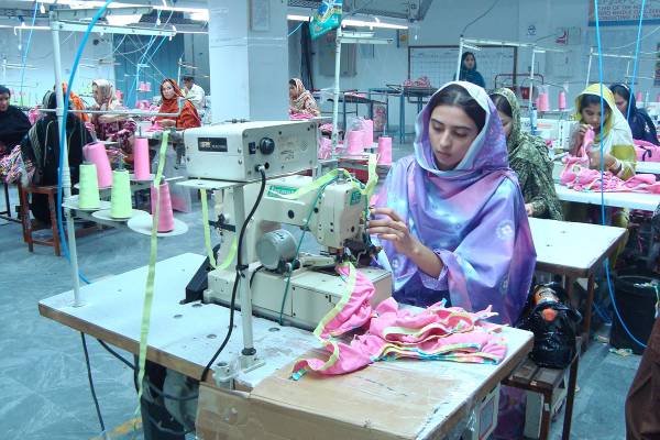 A new report links public funds to labour abuses in Pakistan’s textile sector