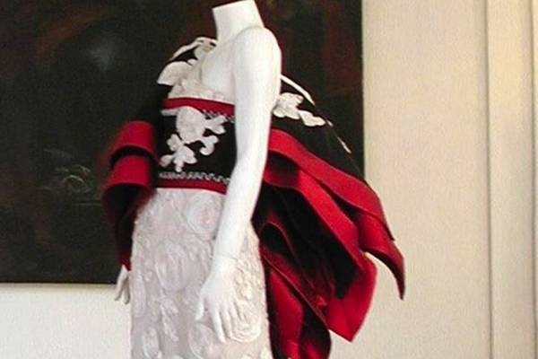 Il museo della moda di Napoli dedica una mostra allo stilista Fausto Sarli