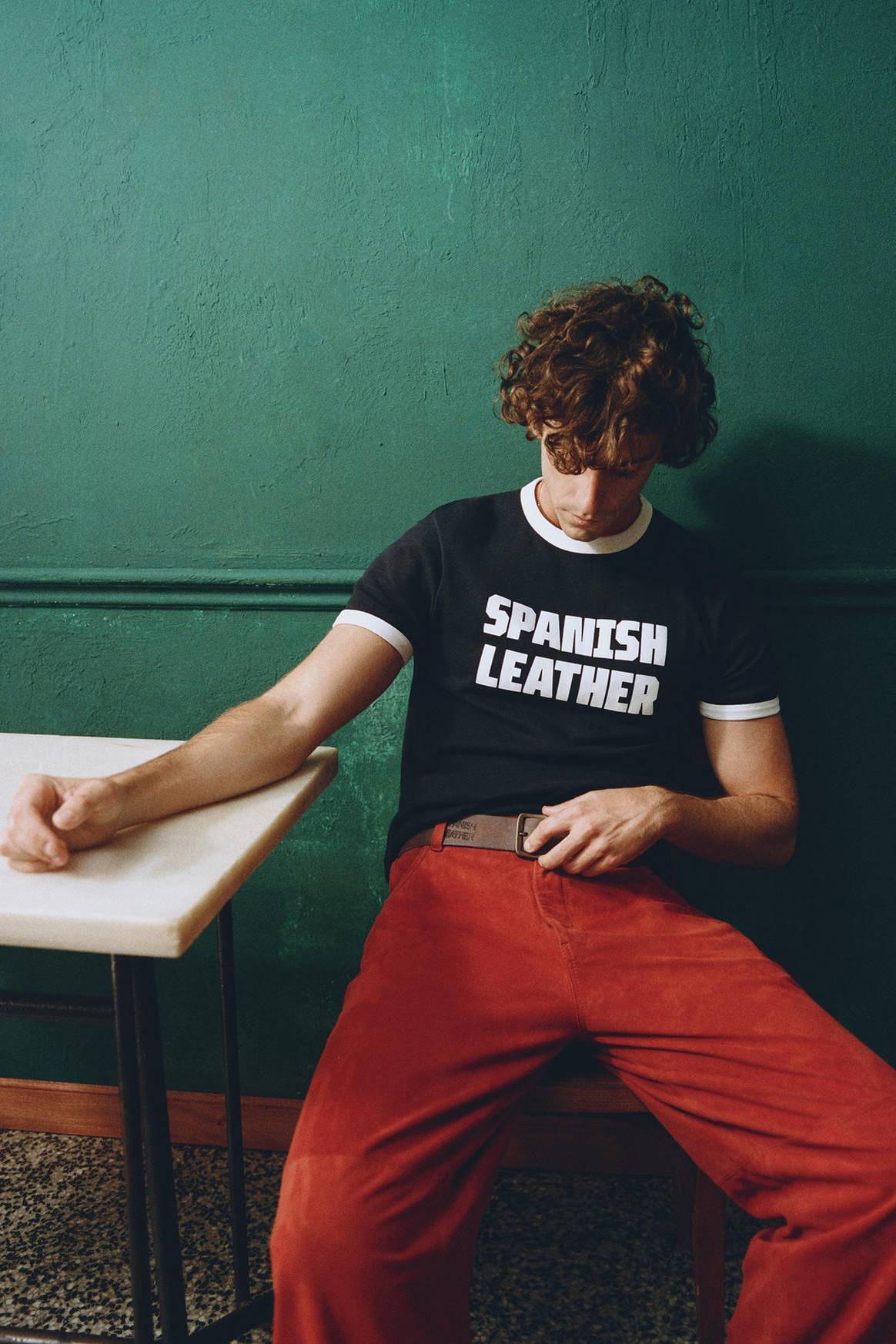 Guitarricadelafuente en una imagen de la campaña creada con motivo del lanzamiento de la colección cápsula de Zara inspirada en su álbum “Spanish Leather”.